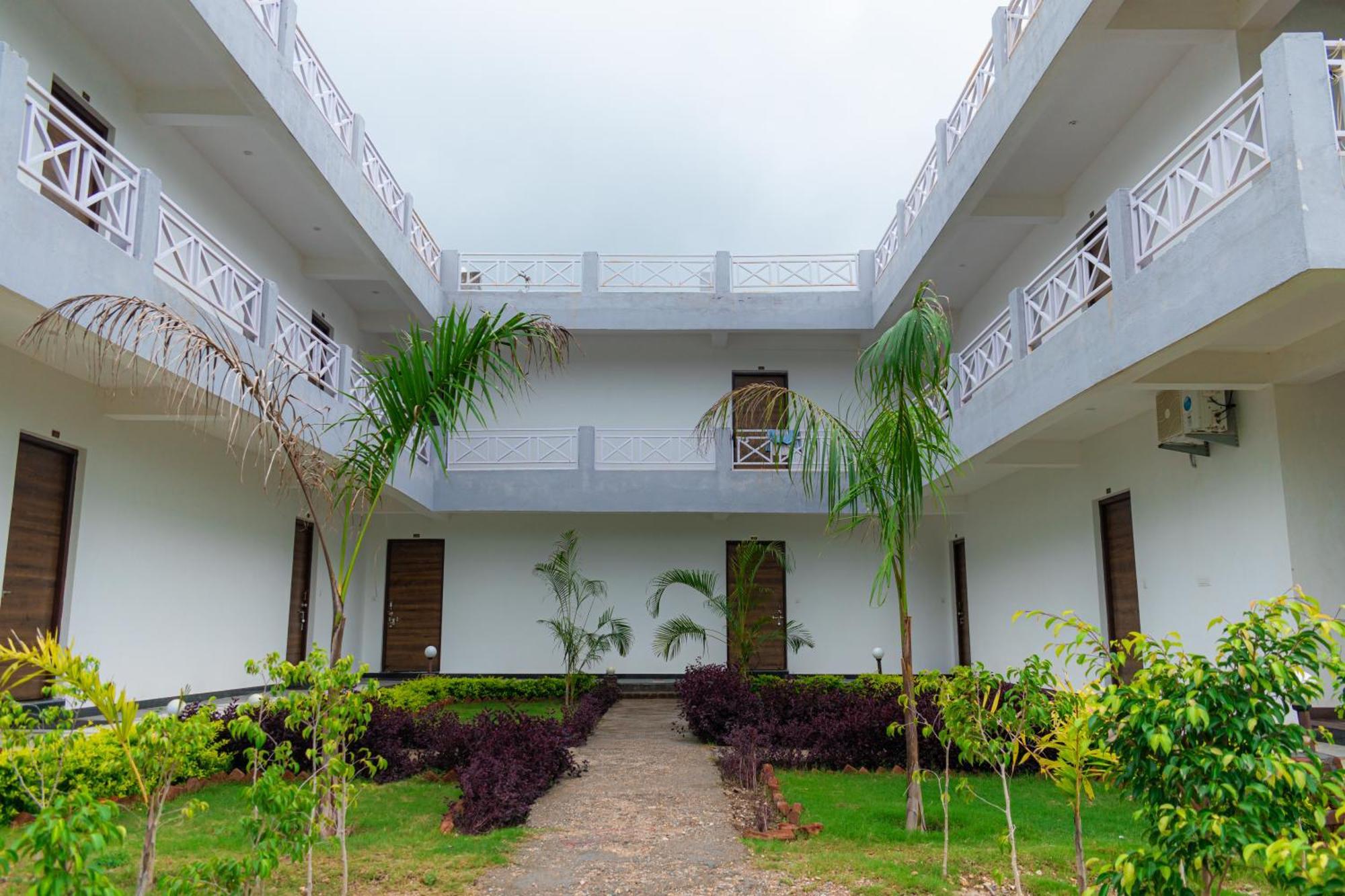 The Sky Imperial Pavoreal Jungle Resort Kumbhalgarh Exterior foto